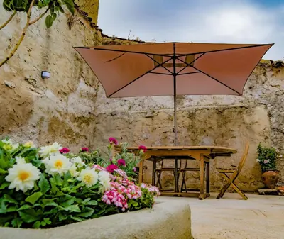 Un patio o zona al aire libre en Casimiro Alojamiento Rural